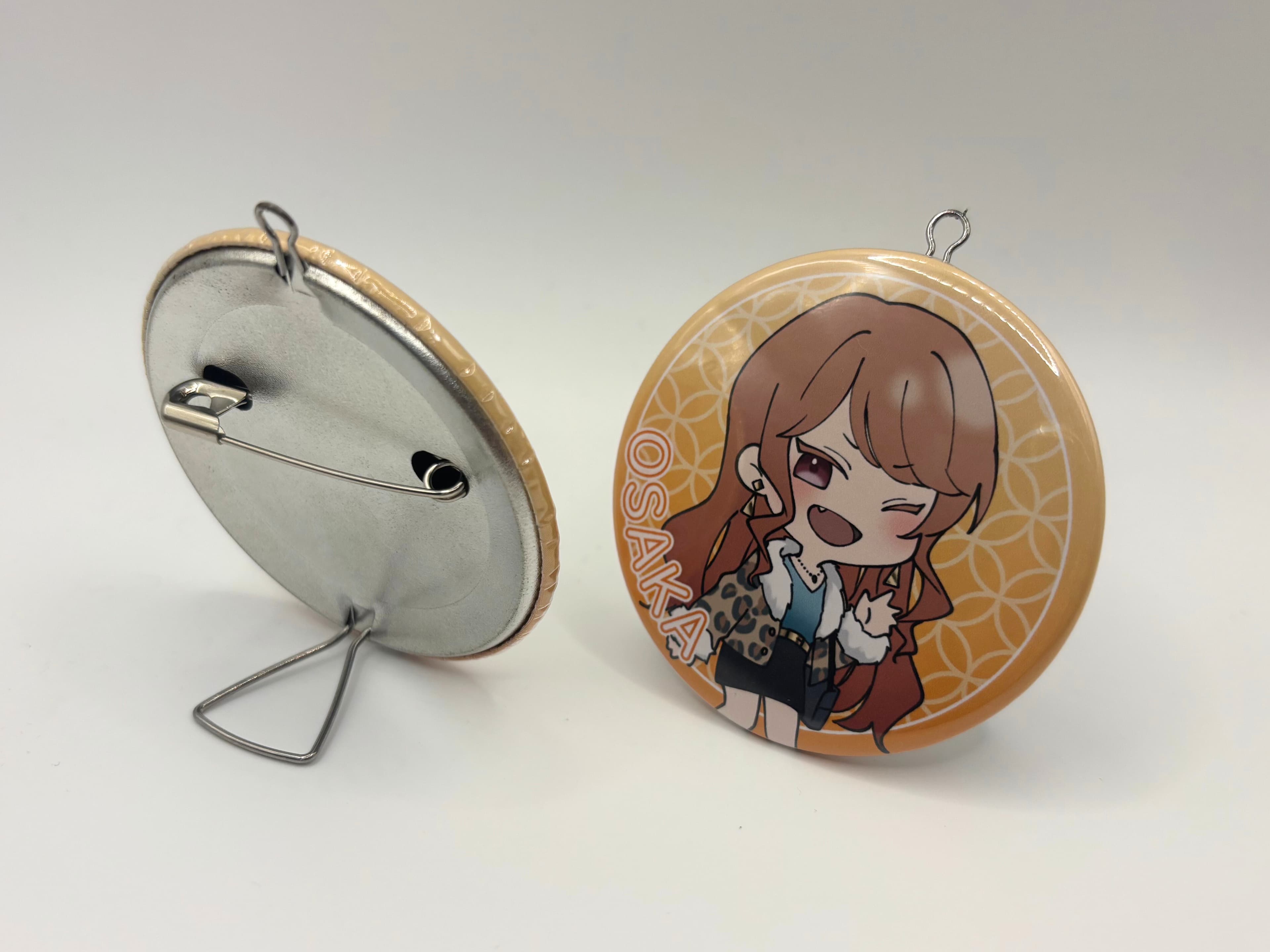 ヒンジ・スタンド付き缶バッジ